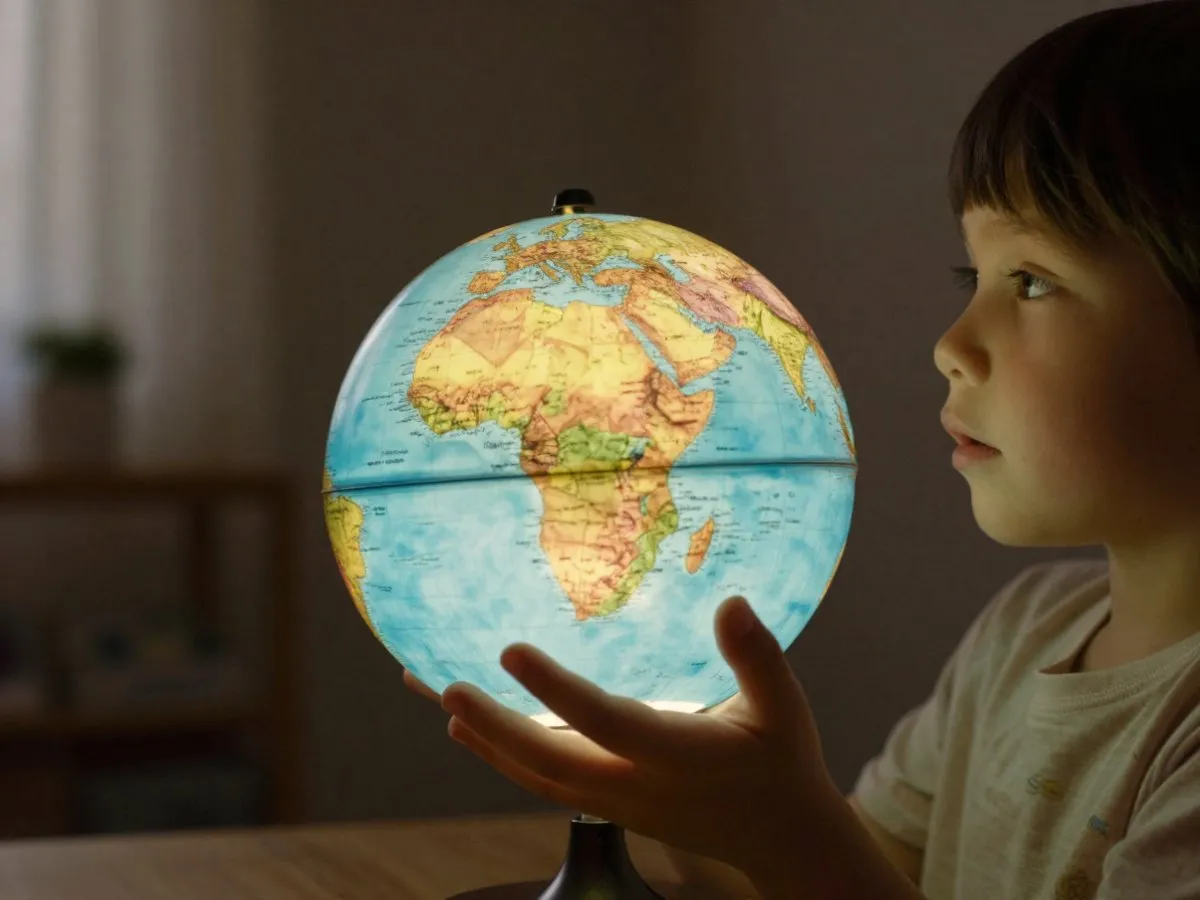 Signification de rêver de Monde pour la vie quotidienne, l'amour et le travail